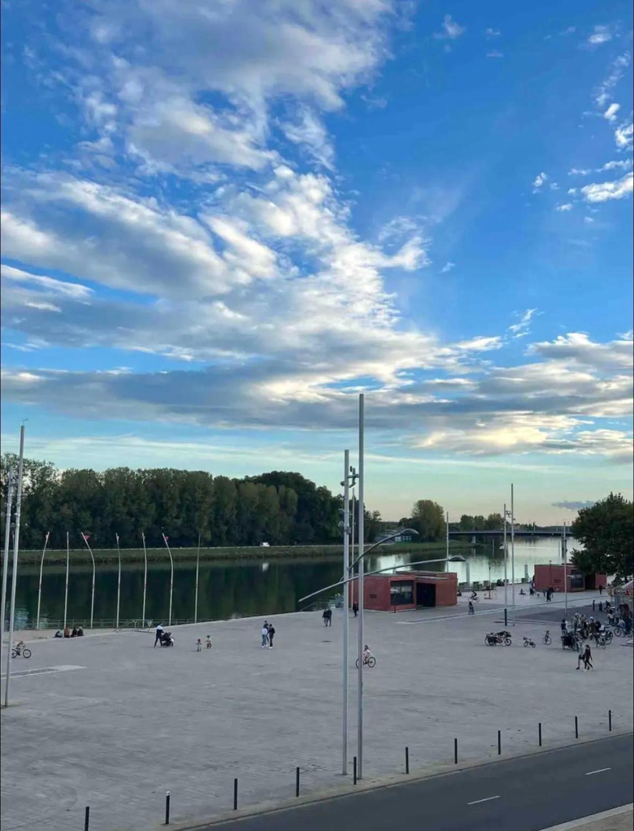 Les Rives De Saone - Balneotherapie Mâcon Buitenkant foto